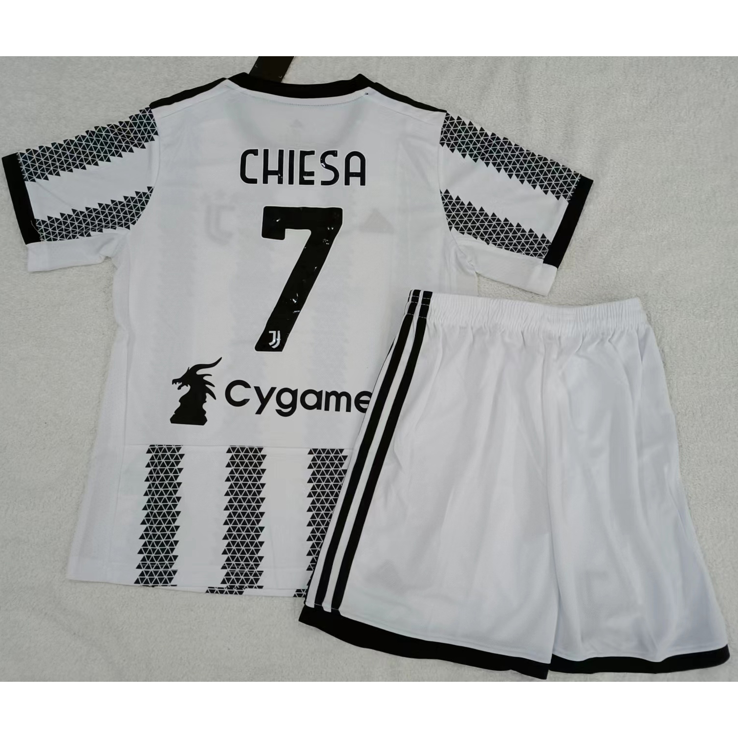 max maillots produits à prix réduits 2302122 Enfant Juventus CHIESA 7 Taille 26 Blanc