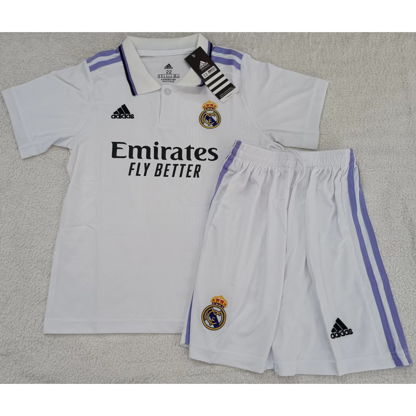 max maillots produits à prix réduits 2302133 Enfant Real Madrid Taille 22 Blanc