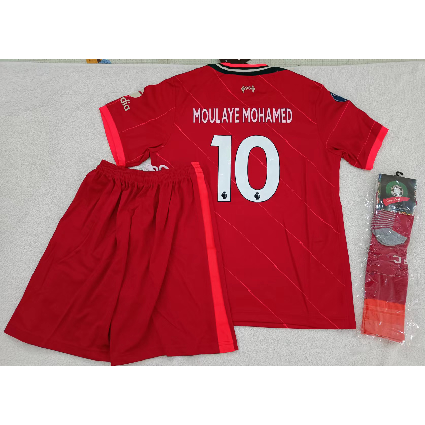 max maillots produits à prix réduits 2302139 Enfant Liverpool MOULAYE MOHAMED 10 + Chaussettes Taille 28 Rouge