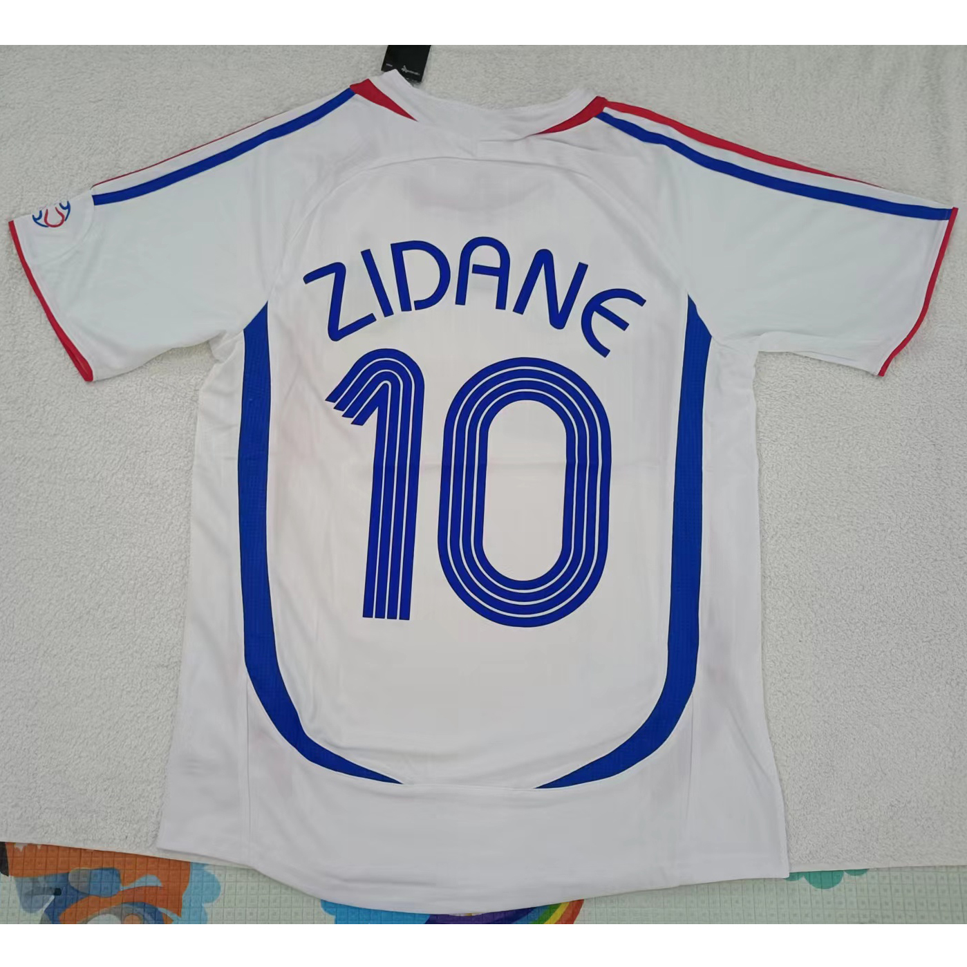 max maillots produits à prix réduits 2302163 France ZIDANE 10 Taille M Blanc